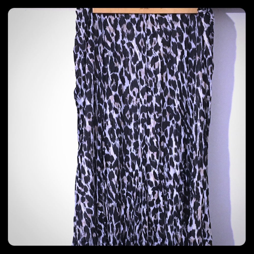Gorgeous leopard print maxi skirt